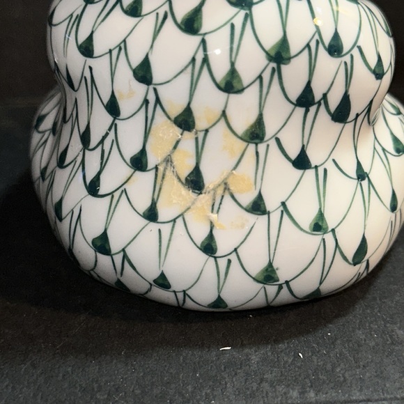 Andrea by Sadek Fishnet Hand Painted Porcelain Green and White Bear Figurines - Picture 5 of 6